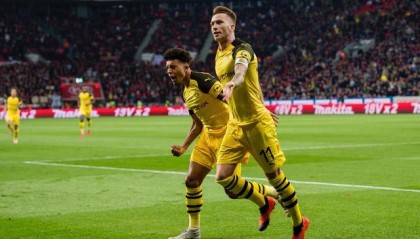  哈兰德戴帽破纪录助多特登顶积分榜  