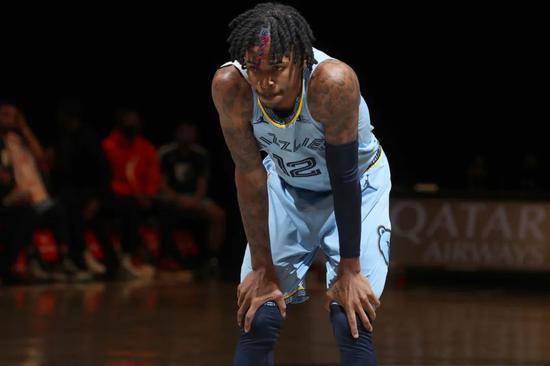  莫兰特脚踝扭伤，灰熊冲击季后赛蒙阴影  