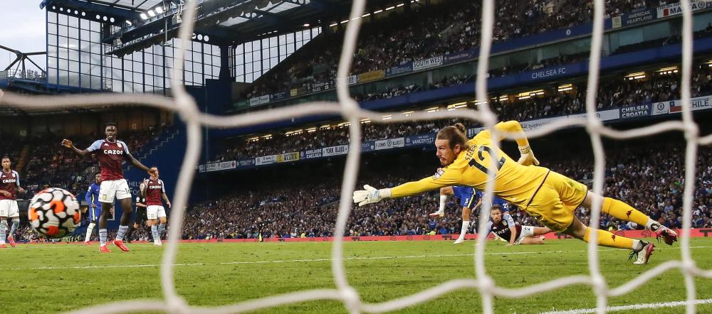  阿斯顿维拉中场调度出色，掌控节奏主导比赛全局  